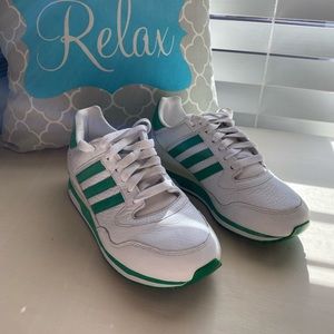 Adidas Sneakers White & Green Leather Size 5.5 Women’s. Kids size 4